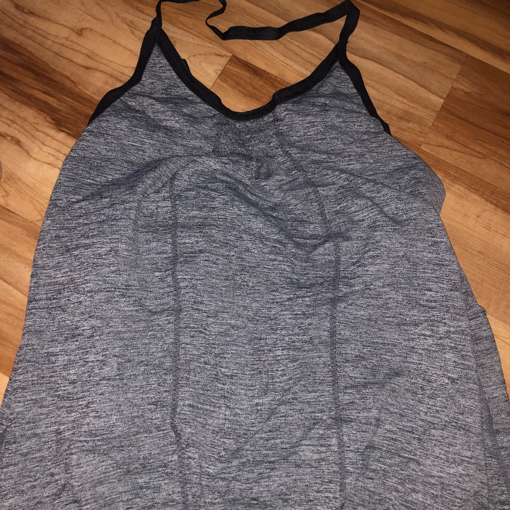 🍋Lululemon Work out top -final markdown👇🏾